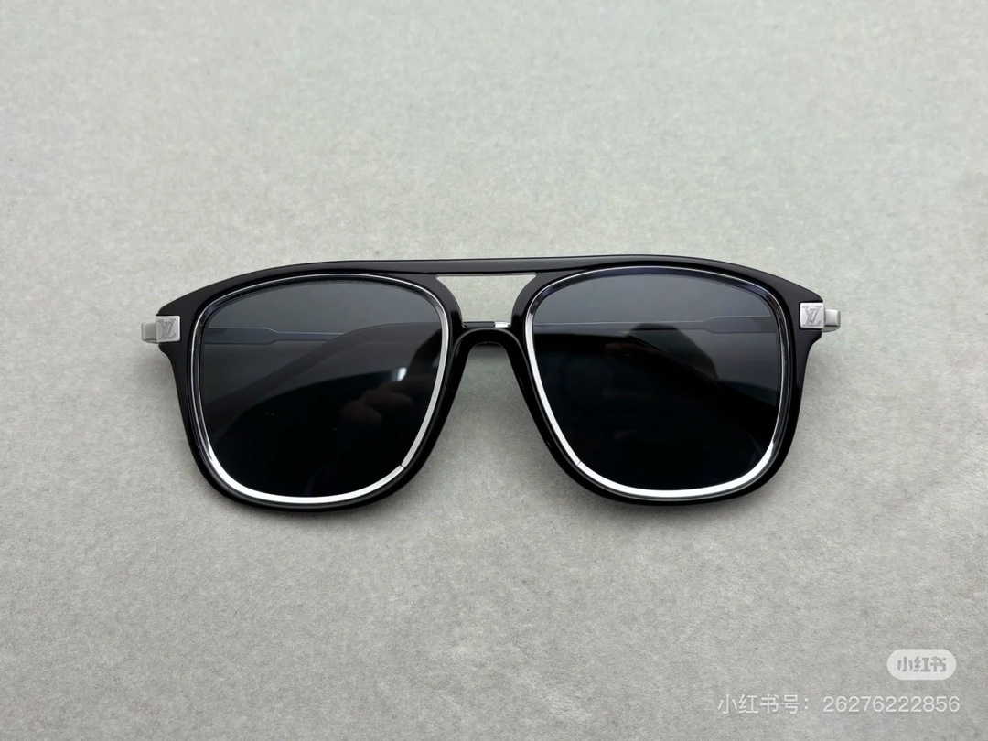  ‼️ 官网图 LOUIS VUITTON
MODEL：Z2581U
SIZE56-18-150
