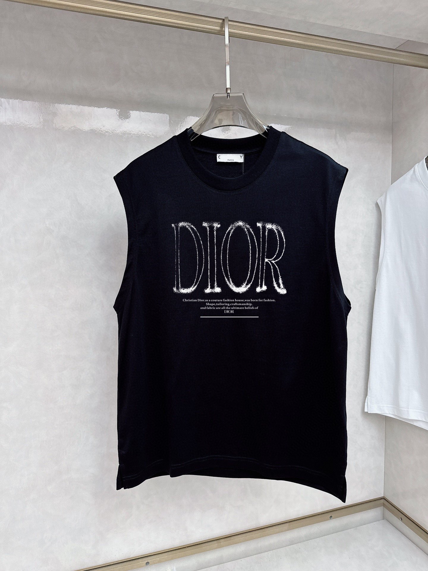 Dior 品牌【DIOR迪奥】2025夏季新品背心T袖 简约款式 任何人都可以轻松驾驶 进口定制丝光棉面料 手软舒适有型 吸汗透气