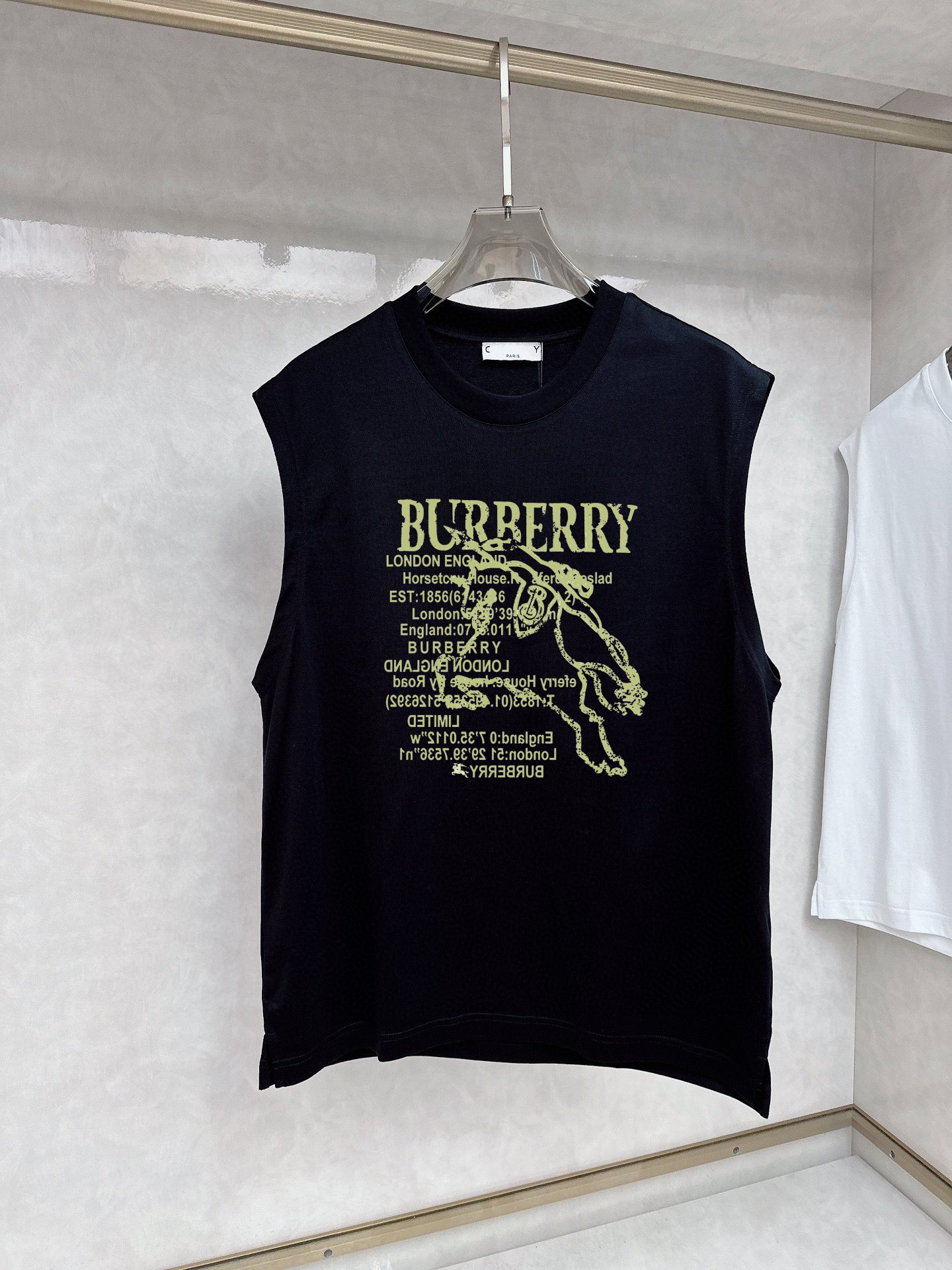 Burberry 品牌【BURBERRY 巴宝莉】2025夏季新品背心T袖 简约款式 任何人都可以轻松驾驶 进口定制丝光棉面料 手软舒适有型 吸汗透气