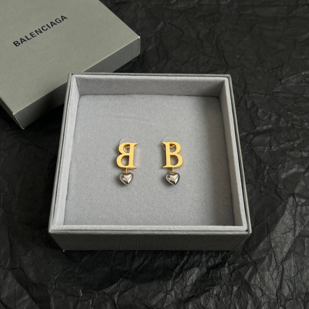 p60】 巴黎世家 Balenciaga 耳钉  简单大方 大牌金质感饱满 ,搭配衣服超好看 !