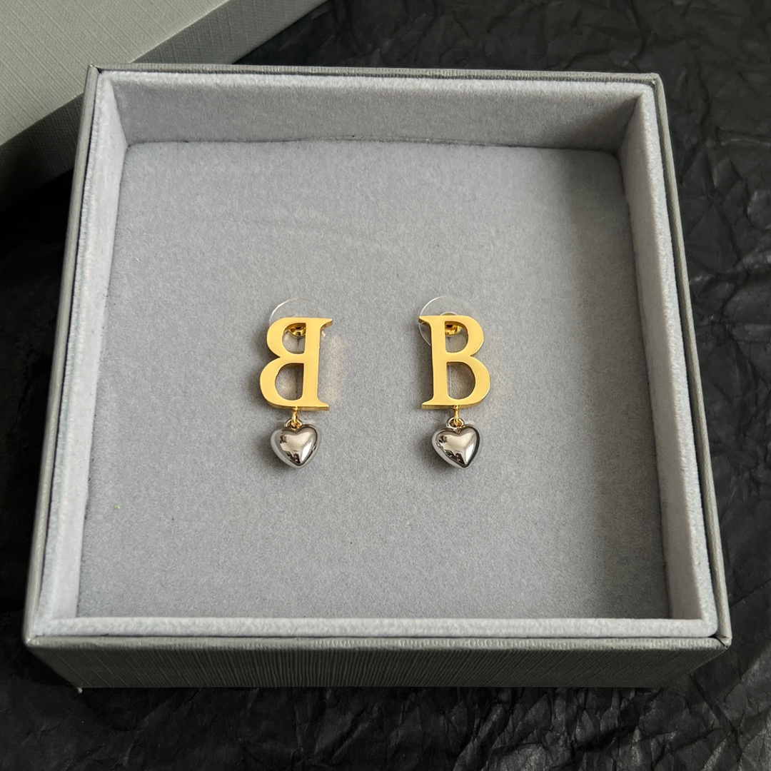 p60】 巴黎世家 Balenciaga 耳钉  简单大方 大牌金质感饱满 ,搭配衣服超好看 !