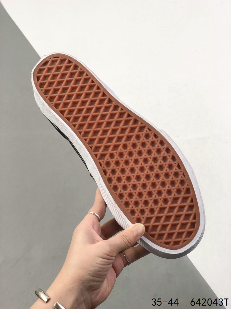 Vans Old Skool High-Top Sneakers: Fashionable, Durable, and Comfortable Shoes 6 i1746547614 9816 4