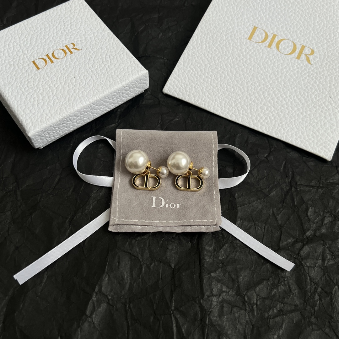 p60】👑Dior 迪奥  耳钉 精选原版一致 黄铜材质 甜美气质高雅。