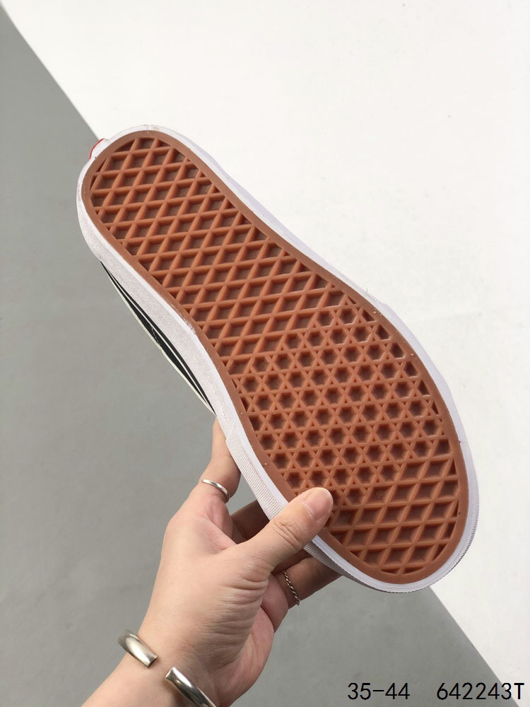Vans Old Skool High-Top Sneakers - Stylish, Durable, and Comfortable Shoes 6 i1746547666 3208 4