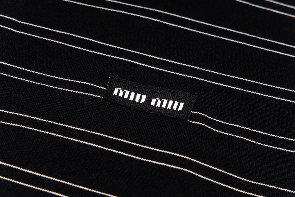 Miumi 高级极简系列 短袖T恤服装,男,女 7