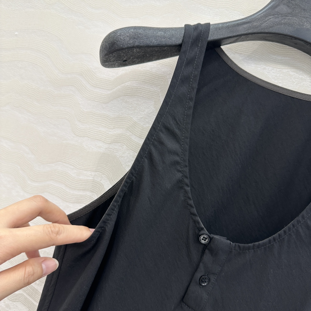 独家首发♥️原单品质，LM松弛感穿搭❤️ 莱赛尔干丝进口面料气质背心连衣裙！纸片人穿搭随性又时髦！定制斜