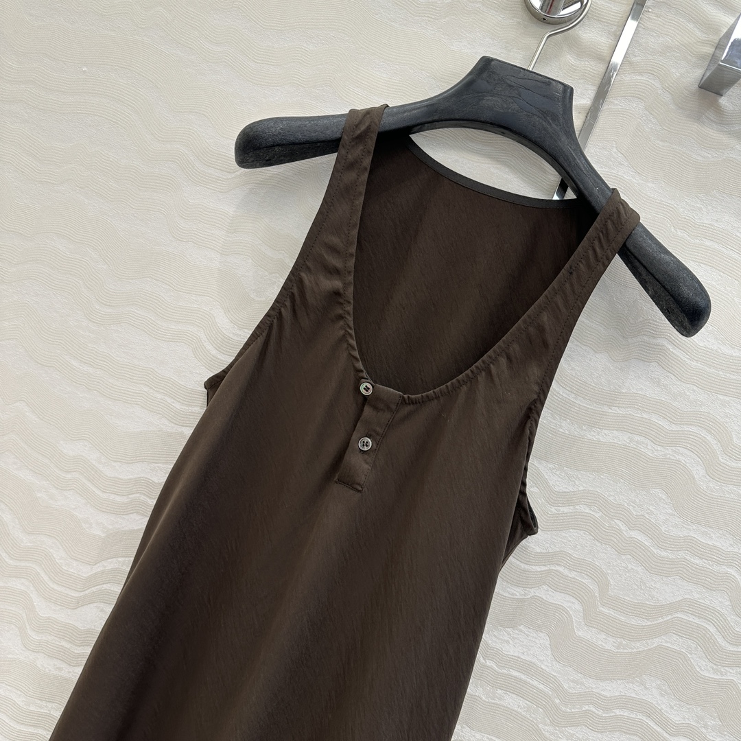 独家首发♥️原单品质，LM松弛感穿搭❤️ 莱赛尔干丝进口面料气质背心连衣裙！纸片人穿搭随性又时髦！定制斜