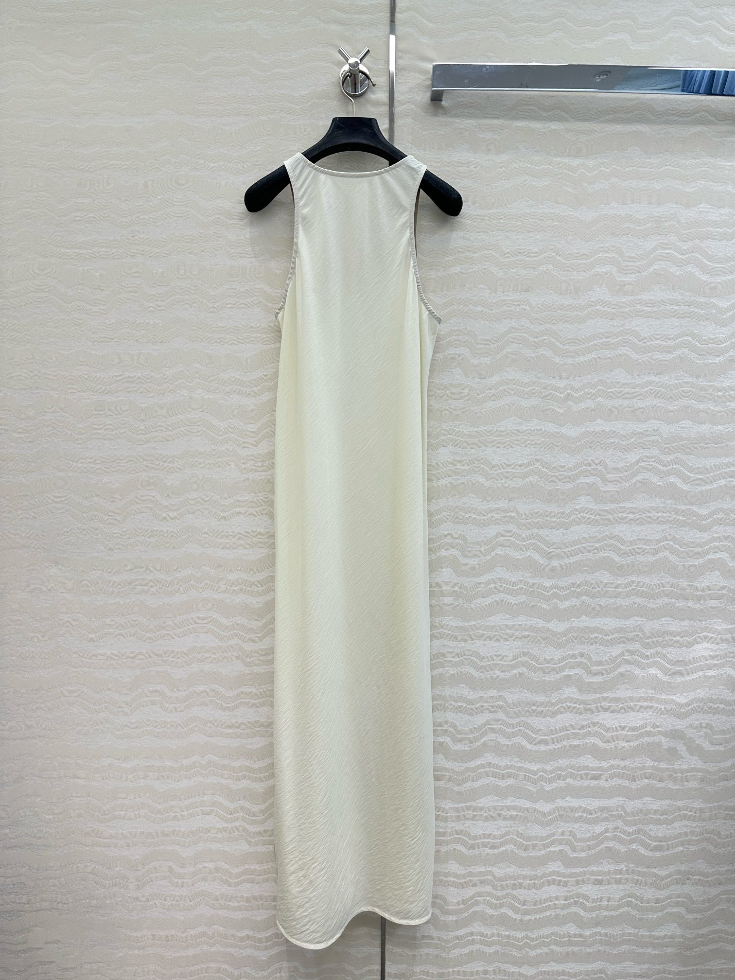 独家首发♥️原单品质，LM松弛感穿搭❤️ 莱赛尔干丝进口面料气质背心连衣裙！纸片人穿搭随性又时髦！定制斜