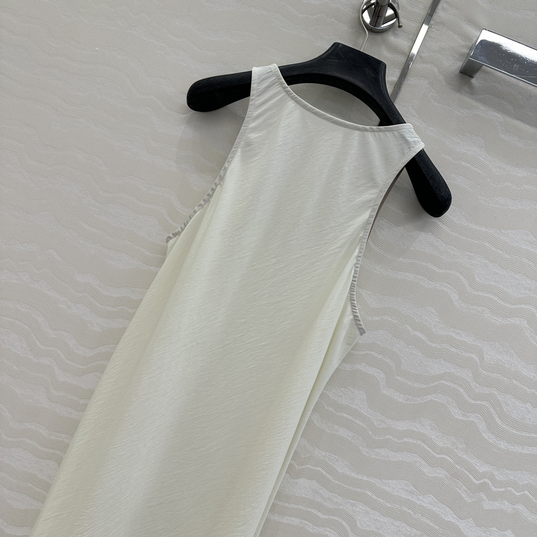 独家首发♥️原单品质，LM松弛感穿搭❤️ 莱赛尔干丝进口面料气质背心连衣裙！纸片人穿搭随性又时髦！定制斜