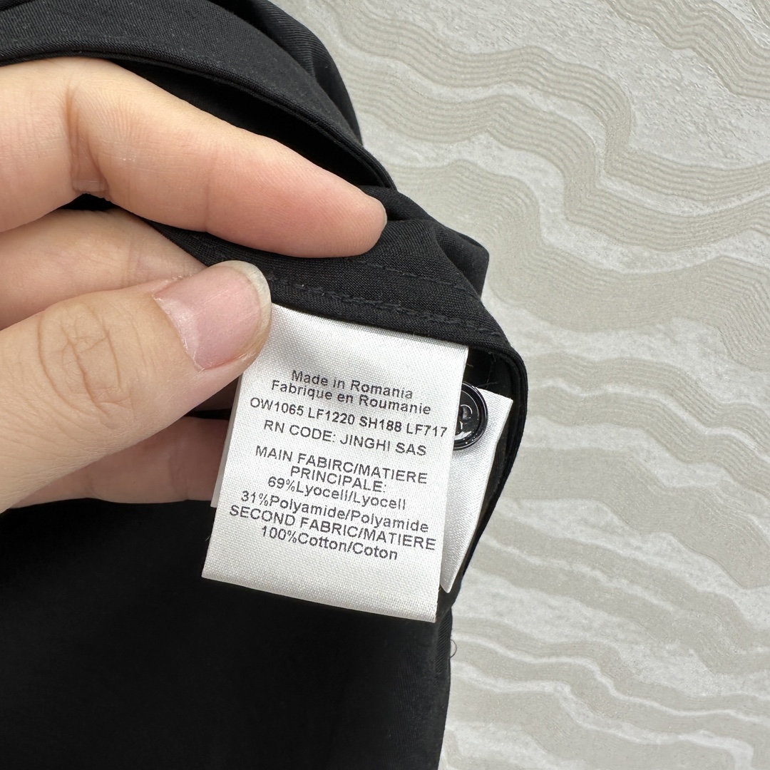 独家首发♥️原单品质，LM松弛感穿搭❤️ 莱赛尔干丝进口面料气质背心上衣！纸片人穿搭随性又时髦！定制斜裁