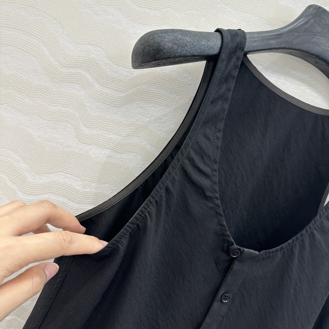 独家首发♥️原单品质，LM松弛感穿搭❤️ 莱赛尔干丝进口面料气质背心上衣！纸片人穿搭随性又时髦！定制斜裁