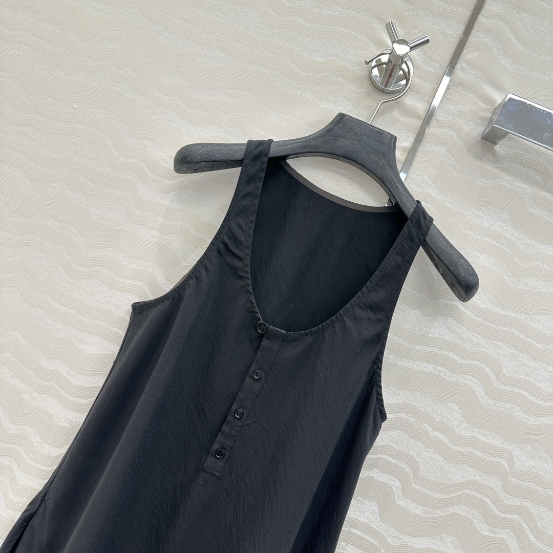 独家首发♥️原单品质，LM松弛感穿搭❤️ 莱赛尔干丝进口面料气质背心上衣！纸片人穿搭随性又时髦！定制斜裁