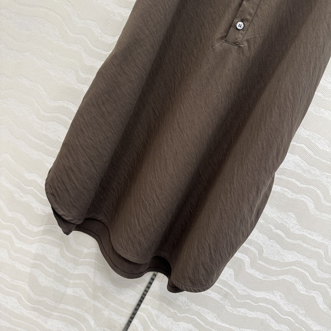 独家首发♥️原单品质，LM松弛感穿搭❤️ 莱赛尔干丝进口面料气质背心上衣！纸片人穿搭随性又时髦！定制斜裁