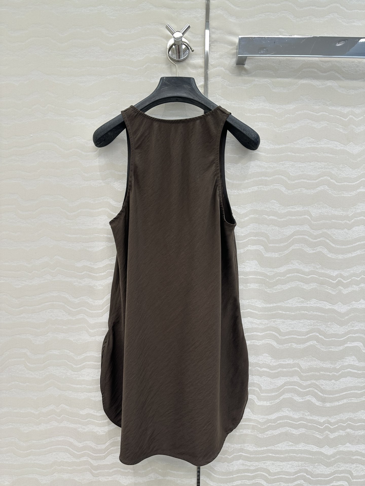 独家首发♥️原单品质，LM松弛感穿搭❤️ 莱赛尔干丝进口面料气质背心上衣！纸片人穿搭随性又时髦！定制斜裁