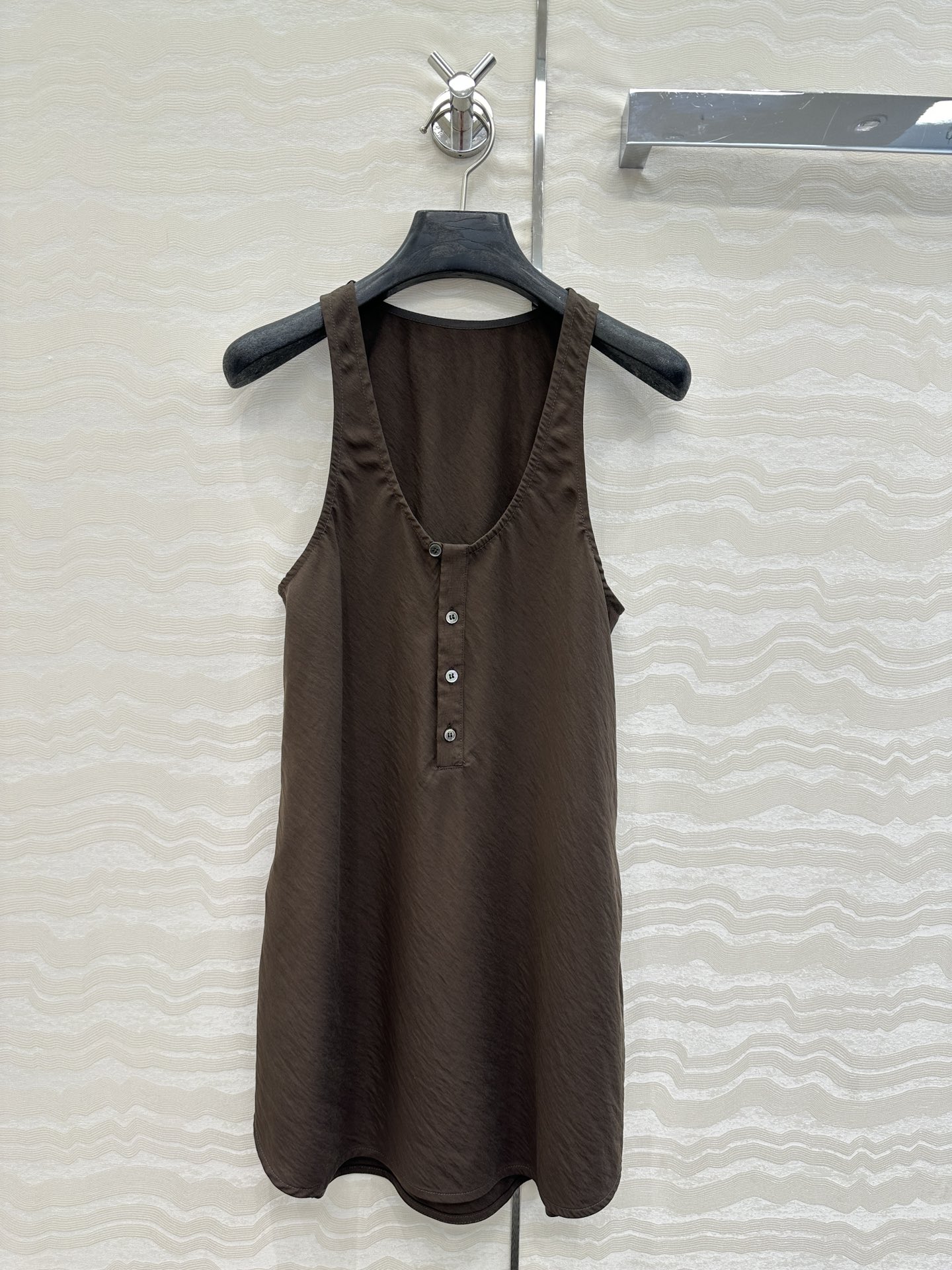 独家首发♥️原单品质，LM松弛感穿搭❤️ 莱赛尔干丝进口面料气质背心上衣！纸片人穿搭随性又时髦！定制斜裁