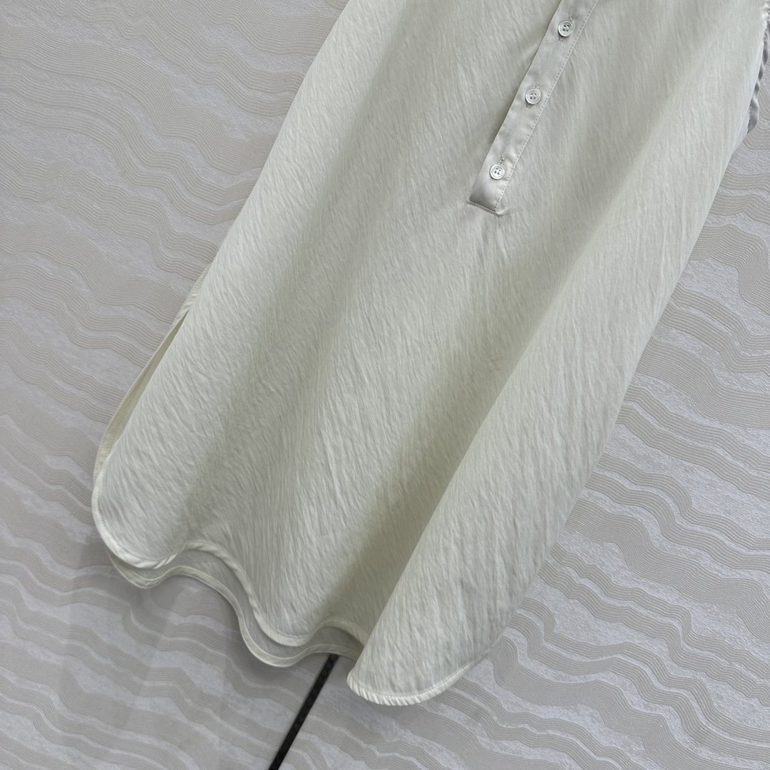 独家首发♥️原单品质，LM松弛感穿搭❤️ 莱赛尔干丝进口面料气质背心上衣！纸片人穿搭随性又时髦！定制斜裁