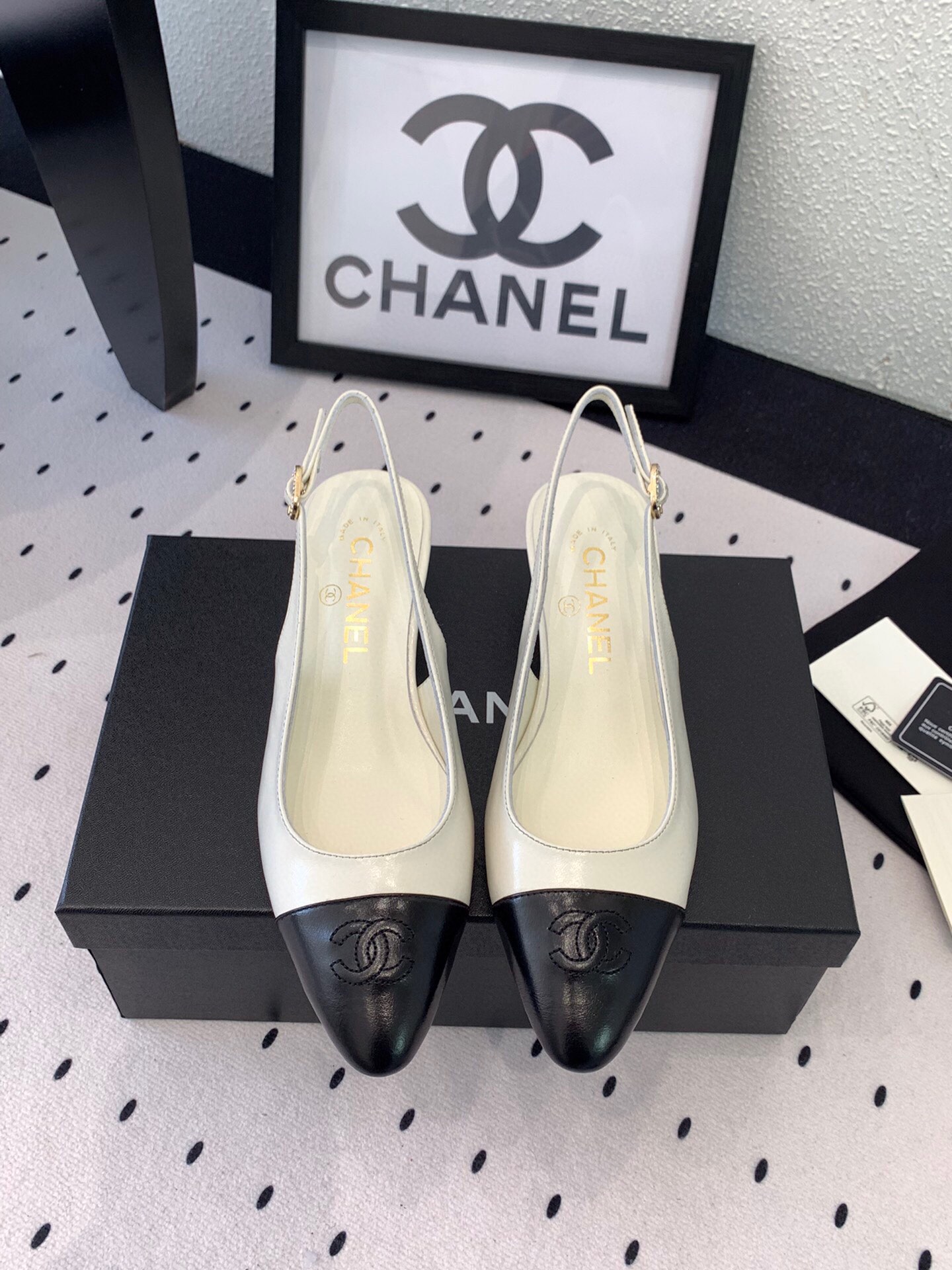 NO:264549,Chanel new spring and summer sandals high-version shipment continues the classic model of Xiaoxiang, comfortable and versatile legs, original imported woolen sheepskin upper sheepskin inner Italian leather sole Size: 35-39 (40 41 customized), sandals, chanel, sandals, sheepskin, Leather soles19860909Chanel新款春夏凉鞋高版本出货延续小香经典款 舒适百搭显腿型 原版进口毛呢羊皮鞋面羊皮内里意大利真皮大底 Size: 35-39（40 41订做）,凉鞋,chanel,sandals,sheepskin,Leather soles,Women's Shoes