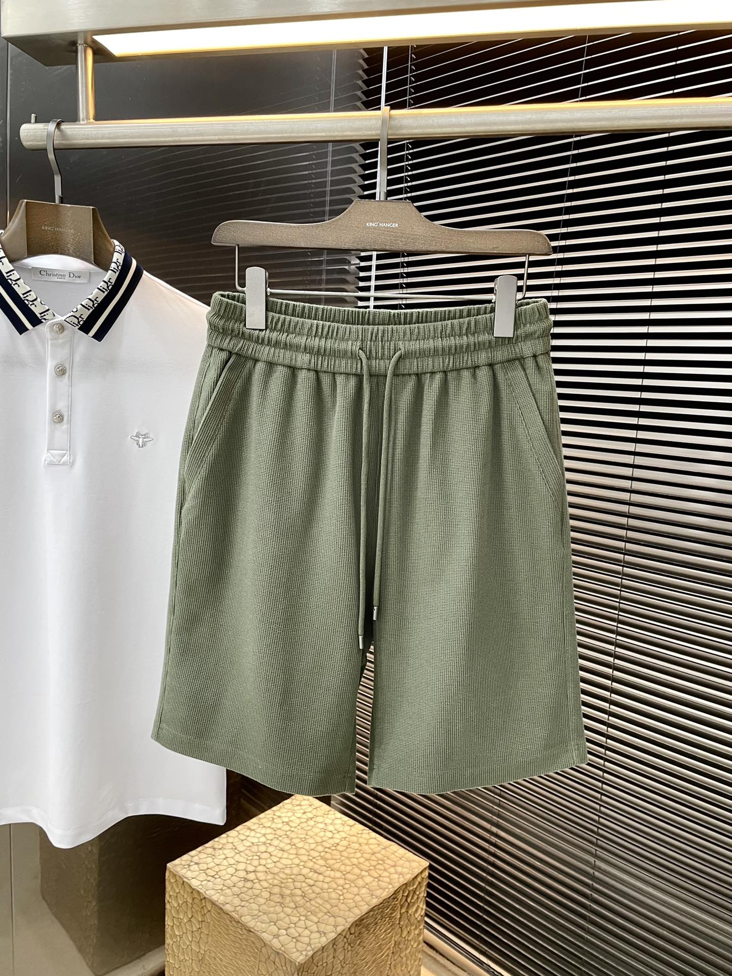 NO:161572,P Burberry- (Burberry) 2025 spring and summer new style, the latest casual shorts. The original pants are casual and versatile, casual and lazy, high-end custom imported cotton fabric, customized craftsmanship, and full of comfort. High-end and atmospheric, does the summer taste have? First choice. Code number M1 XXXL purchasing level...,,burberry,burberry, shorts,alexander wang19860909P  Burberry-（巴宝莉） 2025春夏季新款,最新休闲短裤.原版裤型上身休闲百搭、随性慵懒范,高级定制进口棉面料,订制工艺 舒适感爆棚.高端大气,夏天的味道有没有,首选 .码数 M一XXXL代购级别……,,burberry,burberry,shorts,alexander wang,Men's clothing