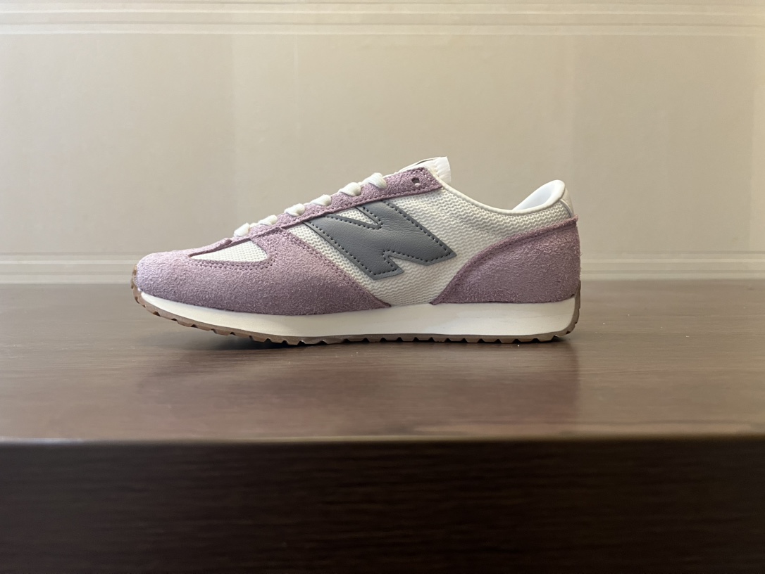 新百伦 New Balance U471 复跑古鞋 这鞋双确实是NB家经复典古款式之一,以全科新技诠释鞋款.鞋面保在持基本线条和片层构结的同时,采更用为简洁、流畅设的计语言!