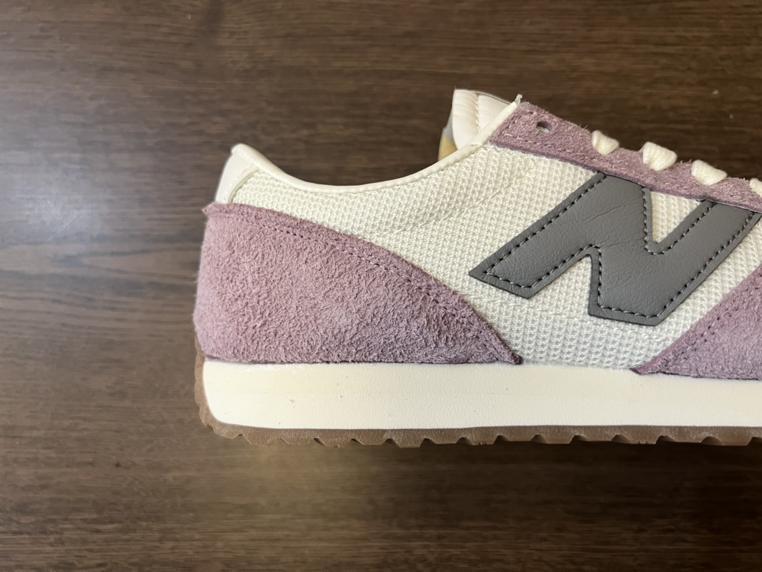 新百伦 New Balance U471 复跑古鞋 这鞋双确实是NB家经复典古款式之一,以全科新技诠释鞋款.鞋面保在持基本线条和片层构结的同时,采更用为简洁、流畅设的计语言!