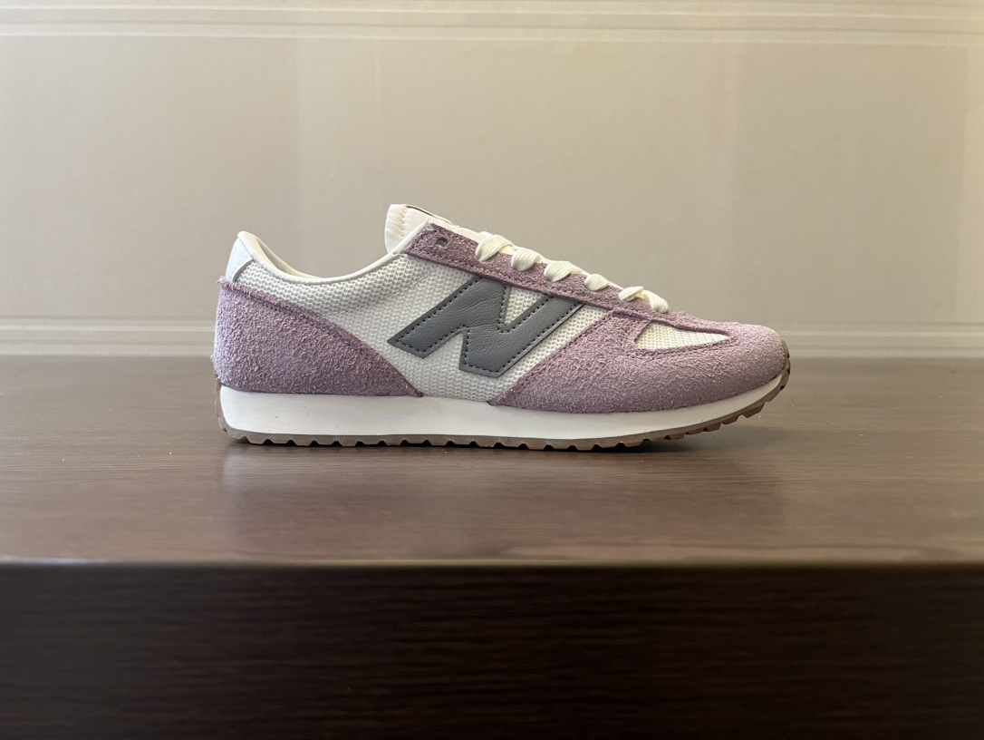 新百伦 New Balance U471 复跑古鞋 这鞋双确实是NB家经复典古款式之一,以全科新技诠释鞋款.鞋面保在持基本线条和片层构结的同时,采更用为简洁、流畅设的计语言!
