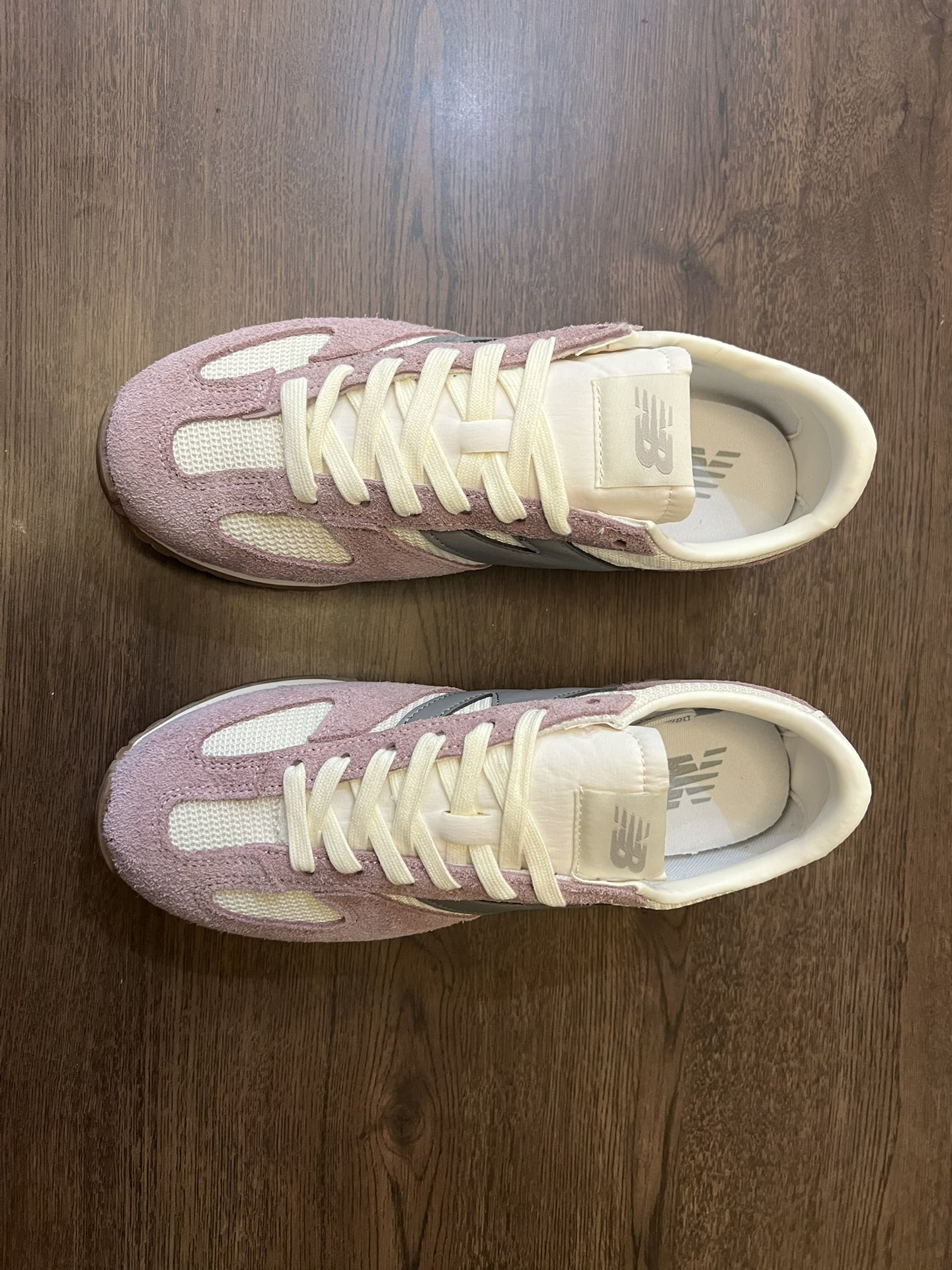 新百伦 New Balance U471 复跑古鞋 这鞋双确实是NB家经复典古款式之一,以全科新技诠释鞋款.鞋面保在持基本线条和片层构结的同时,采更用为简洁、流畅设的计语言!