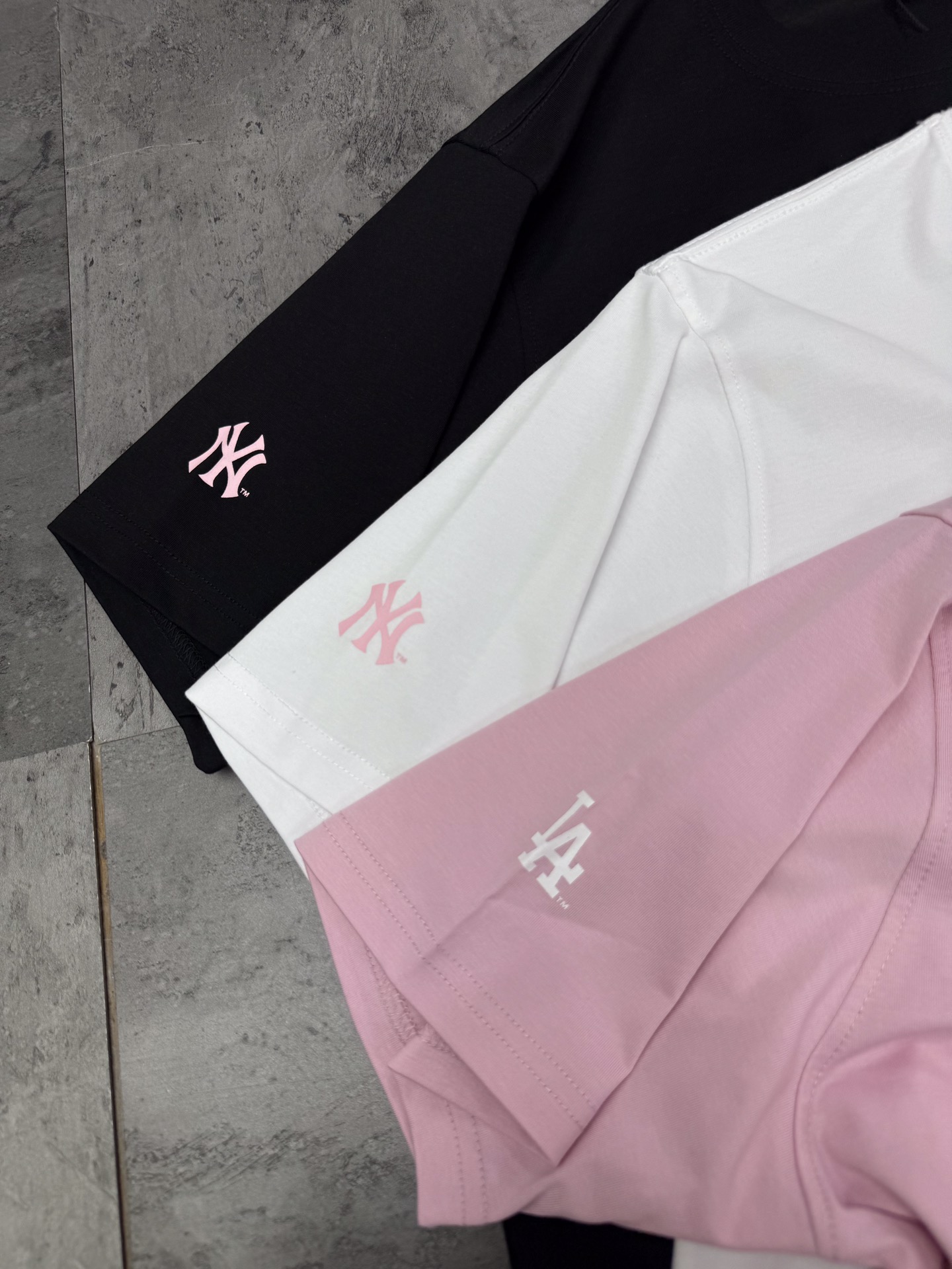 MLB Camiseta de Manga Corta con Bordado de Corazón para Parejas - Casual y Cómoda 3 i1746616581 8252 1