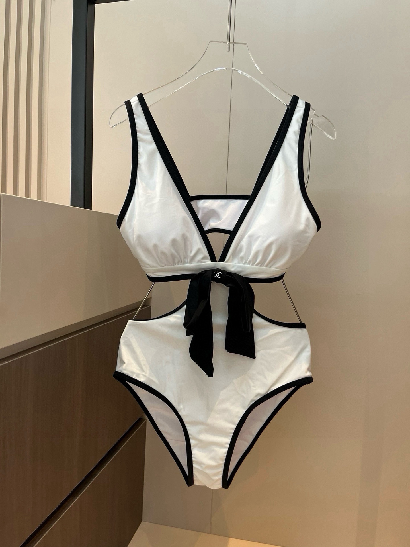 。
Chanel香奈儿❤️😍🥰适合多种场景的游泳衣🏊‍♀️海边 游泳池 温泉 水上乐园 漂流都可以😌内搭