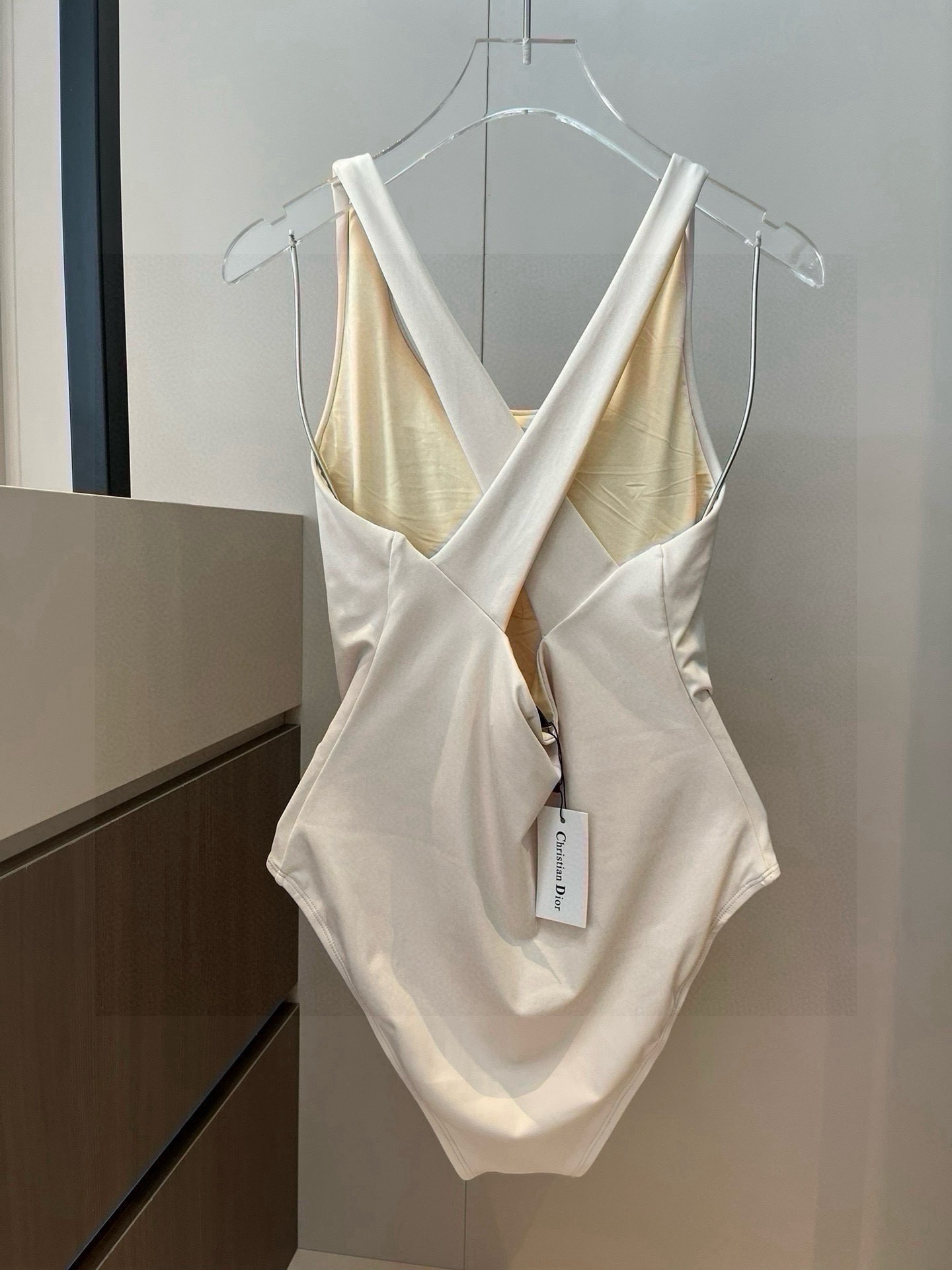 P
Dior 连体泳衣👙❤️😍🥰适合多种场景的游泳衣🏊‍♀️海边 游泳池 温泉 水上乐园 漂流都可以😌内