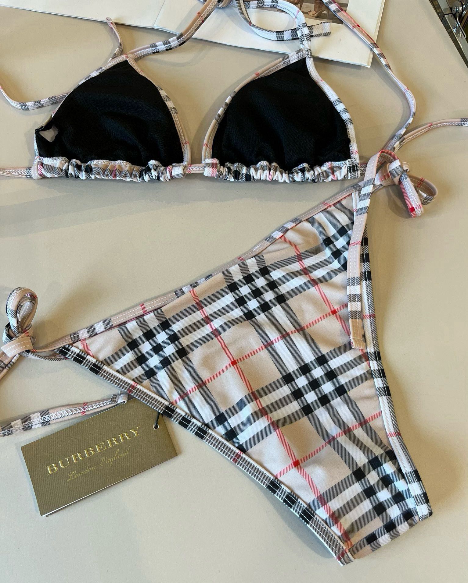 P


Burberry巴宝莉经典英伦格泳衣，实物实在太美了！拍不出来它的美😍谁穿谁美！很值得入手✋ S