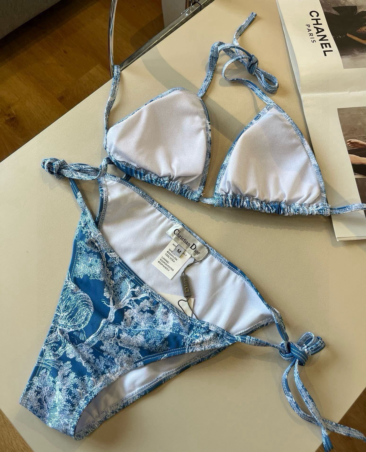 。
新款分体对版五金😍🥰适合多种场景的游泳衣🏊‍♀️海边 游泳池 温泉 水上乐园 漂流都可以😌内搭也完全