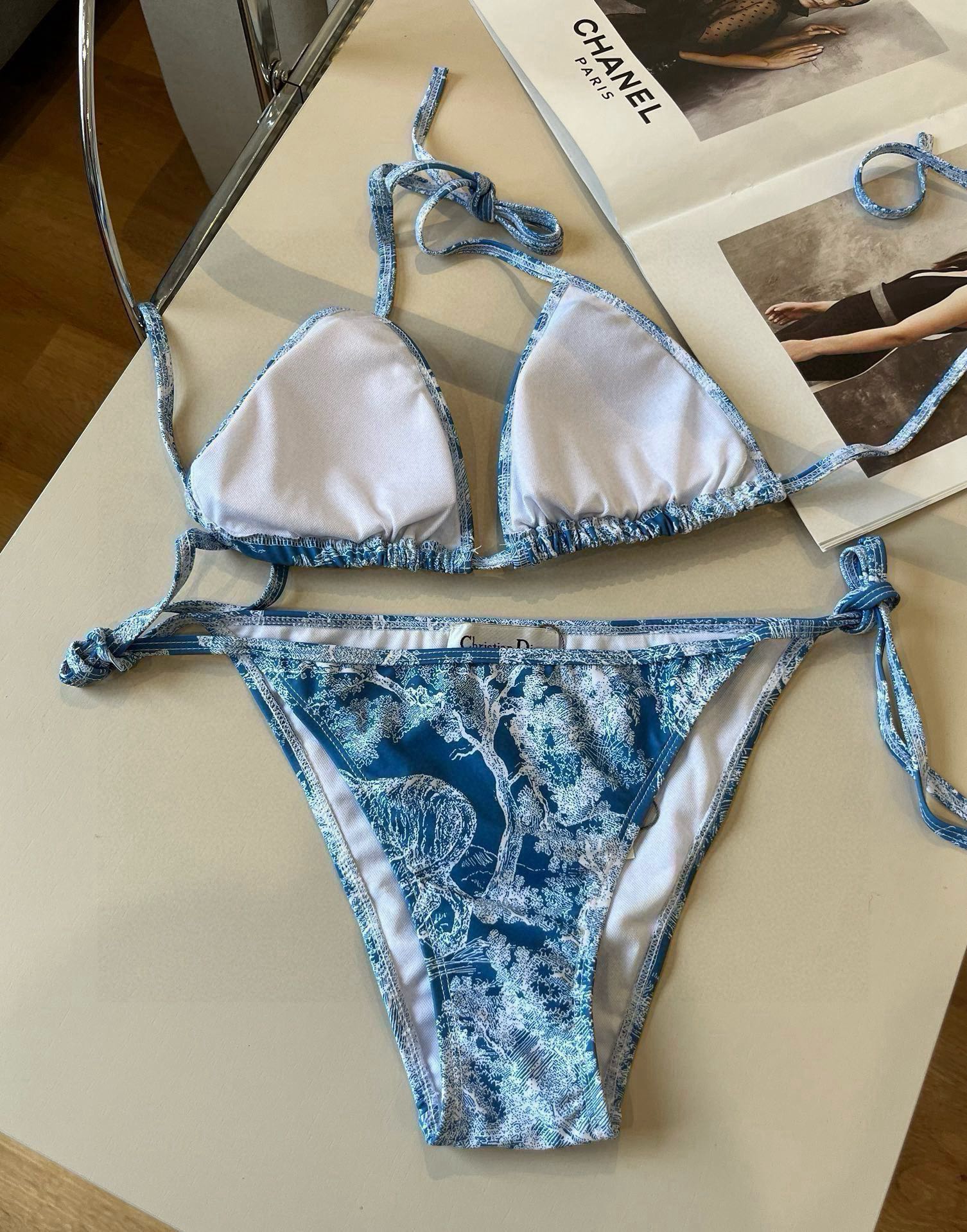 。
新款分体对版五金😍🥰适合多种场景的游泳衣🏊‍♀️海边 游泳池 温泉 水上乐园 漂流都可以😌内搭也完全