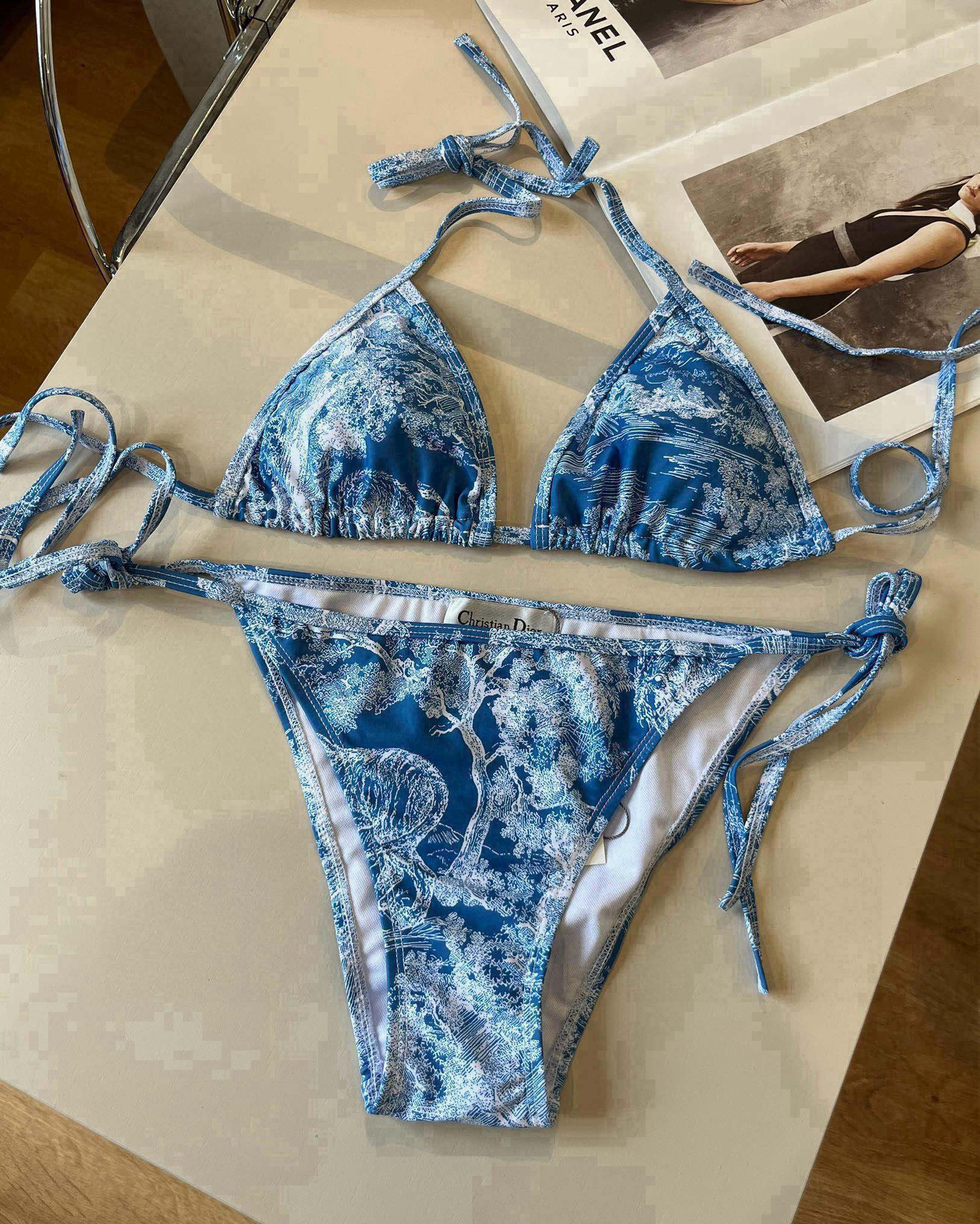 。
新款分体对版五金😍🥰适合多种场景的游泳衣🏊‍♀️海边 游泳池 温泉 水上乐园 漂流都可以😌内搭也完全