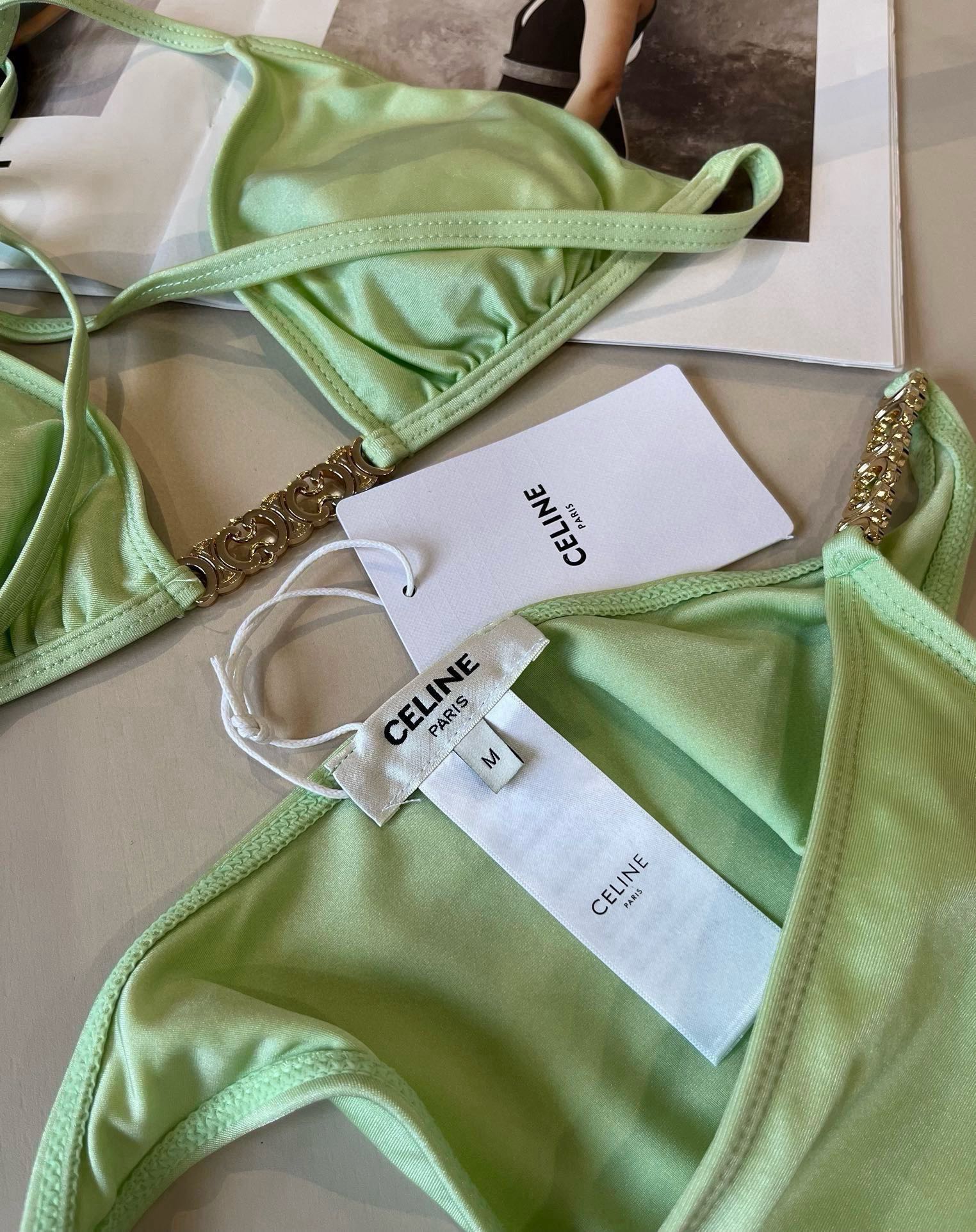 。
Celine赛琳新款比基尼， S M L XL。细节待更新