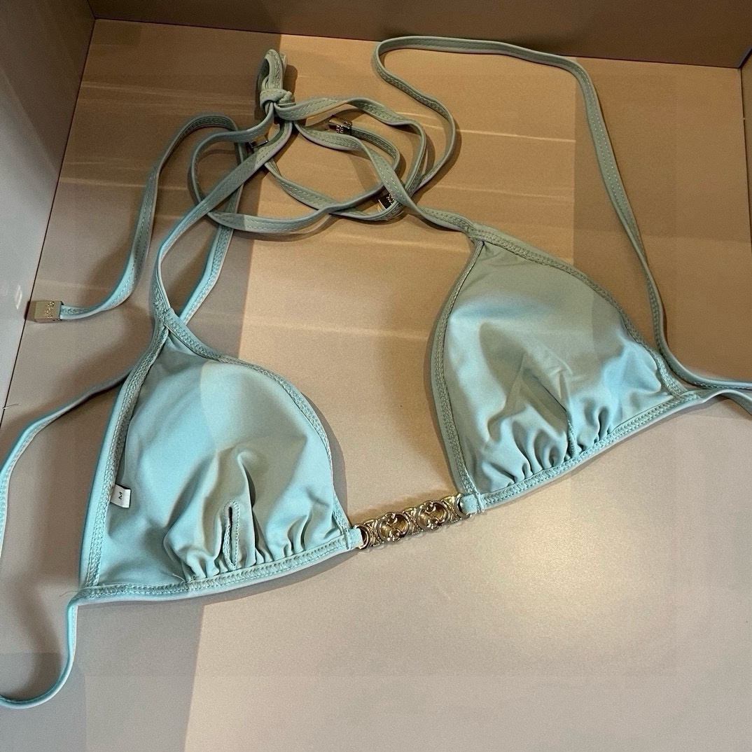 。
Celine赛琳新款比基尼， S M L XL。细节待更新