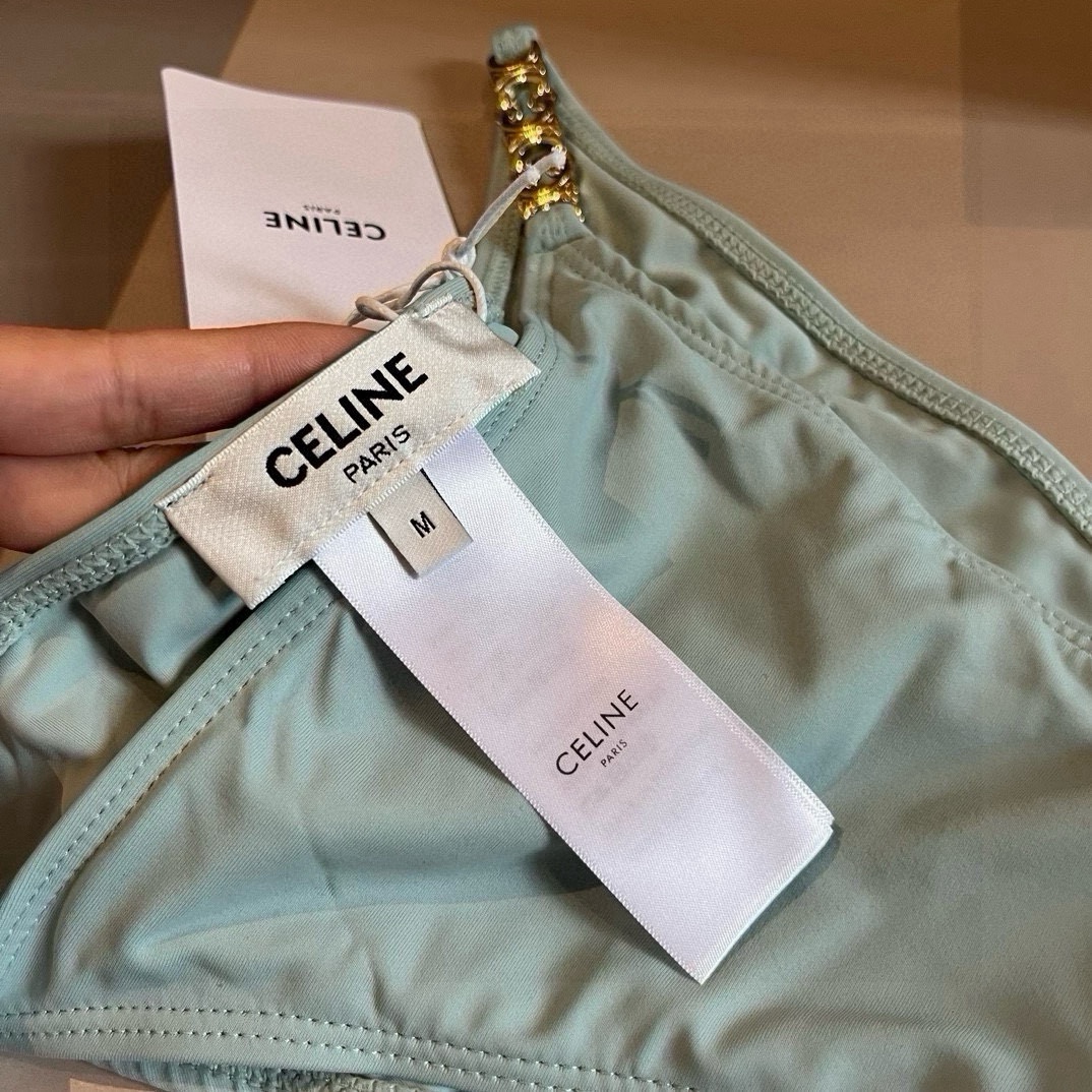 。
Celine赛琳新款比基尼， S M L XL。细节待更新