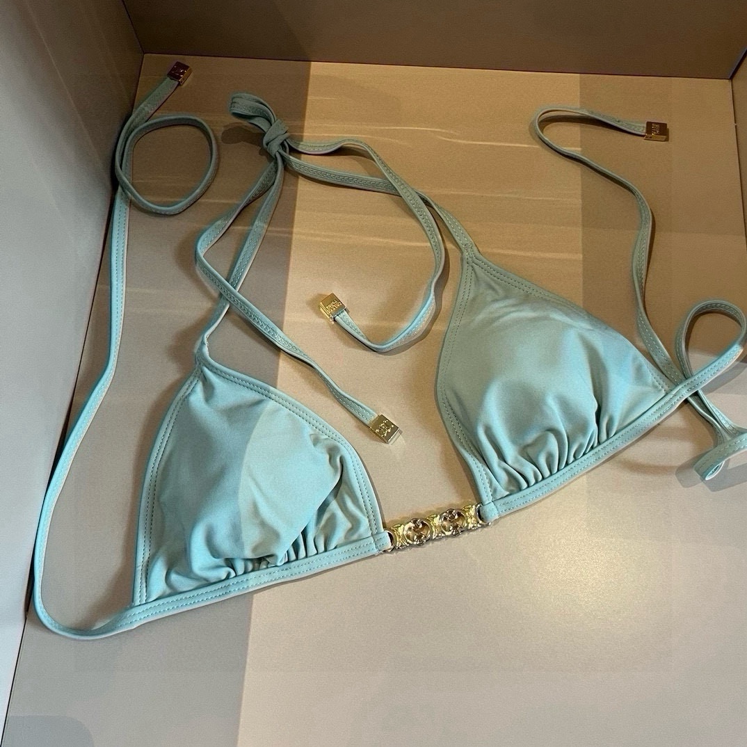 。
Celine赛琳新款比基尼， S M L XL。细节待更新