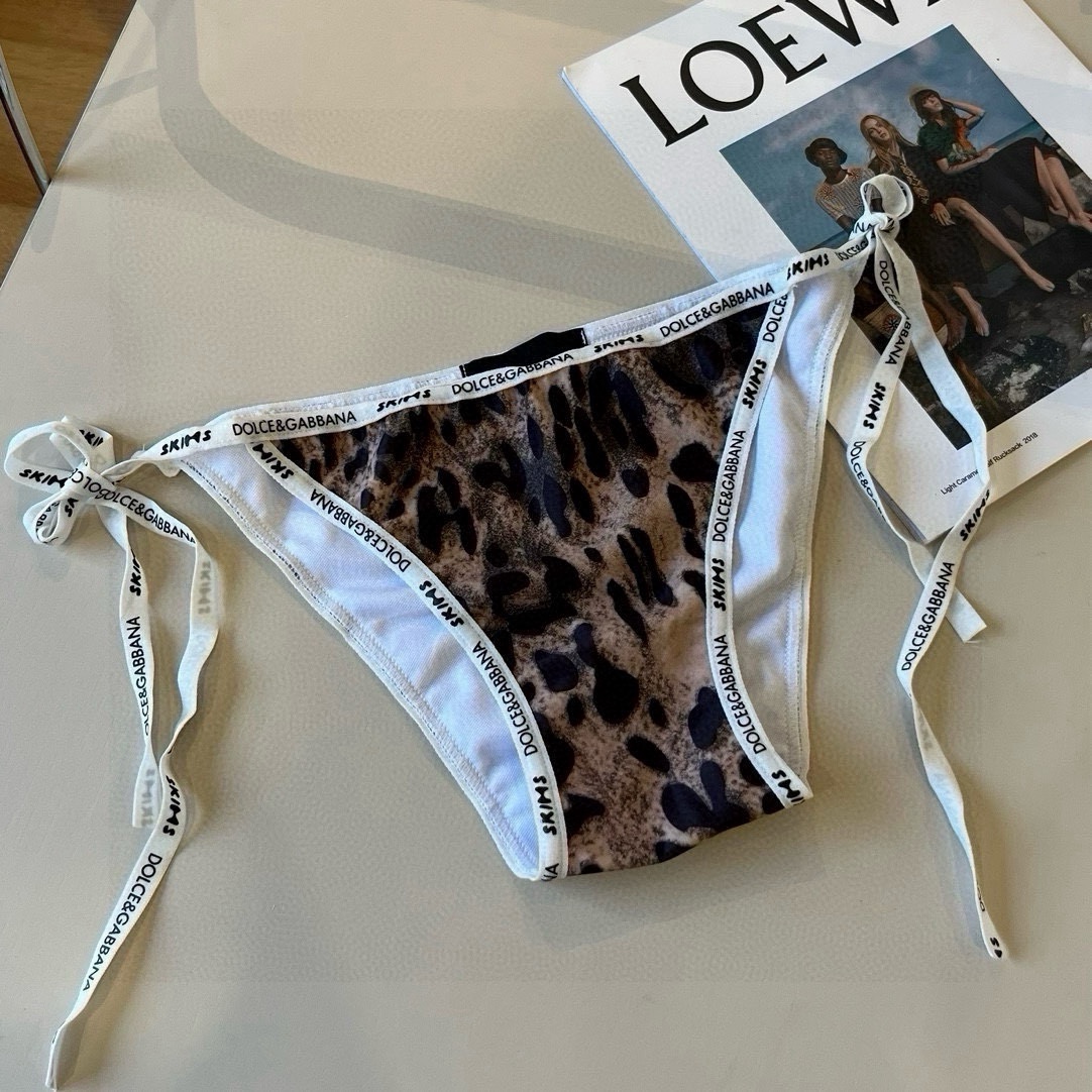 。
D&G杜嘉班纳新款织带比基尼分体泳衣套装 ＳＭＬXL