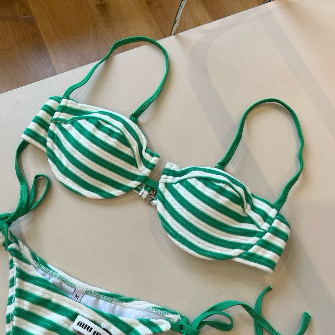 。

miumiu缪缪新款分体比基尼分体套装，S M L XL