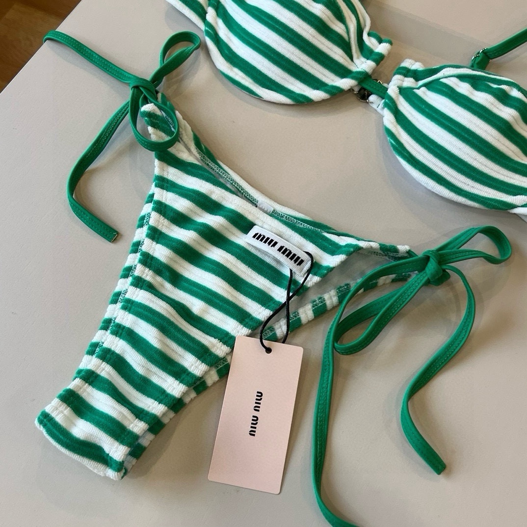 。

miumiu缪缪新款分体比基尼分体套装，S M L XL