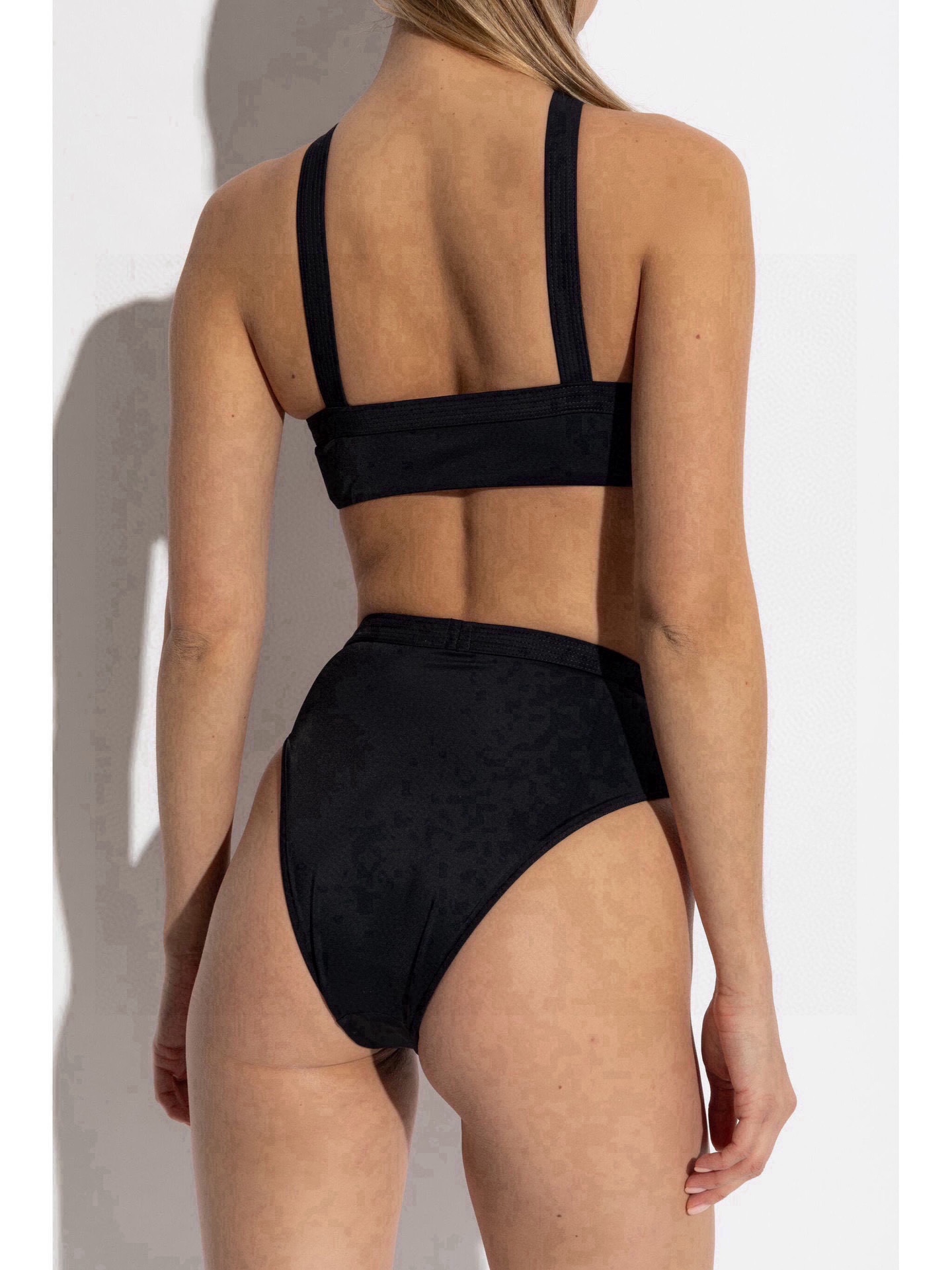 。
范思哲官方新款泳衣比基尼👙，分体比基尼高端定制，S M L XL