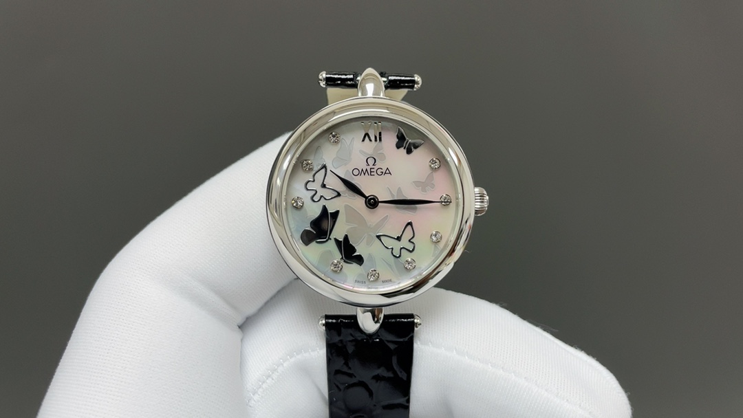 NO:392988,Omega Machinery Women's Watch Rose Gold Watch Water Drop Style All Rose Gold Shell Roman Diamond Surface, One-to-One Mechanical Import and Export Movement, Size 32mm, Strap Shape Effect Three-dimensional, comparable to the original Omega Shining presents the Dishfei elegant series Dewdro coaxial watch, perfectly capturing the mysterious and elegant temperament of the agile butterfly in nature, adding a romantic feminine charm to the Dishfei family, omega19860909欧米茄机械女表 玫瑰金色手表 水滴款 全玫瑰金 贝壳罗马钻面,一比一机械进出口机芯,尺寸32mm ,表带形状效果 立体,堪比原装 欧米茄闪耀呈现碟飞典雅系列Dewdro同轴腕表,完美捕捉大自然中灵动蝴蝶的那份神秘而优雅的气质,为碟飞家族再添浪漫的女性韵味,,omega,Watch