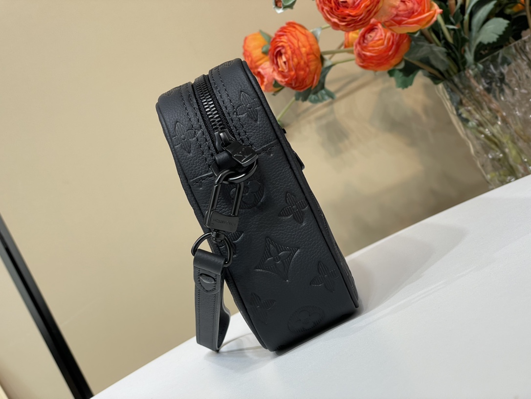 Louis Vuitton Pochette Kasai 手拿包lv,包,手拿包 2