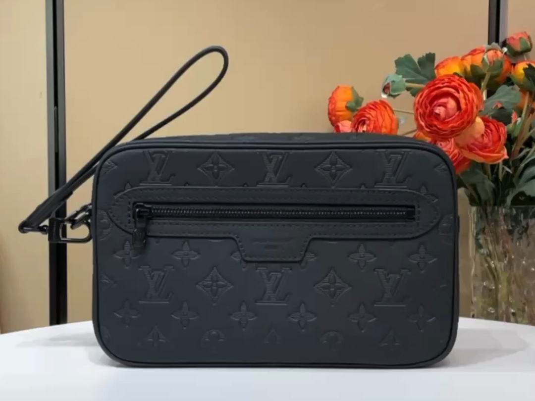 【Pochette Kasai 手拿包】 M14910黑色（条纹压花）小视频