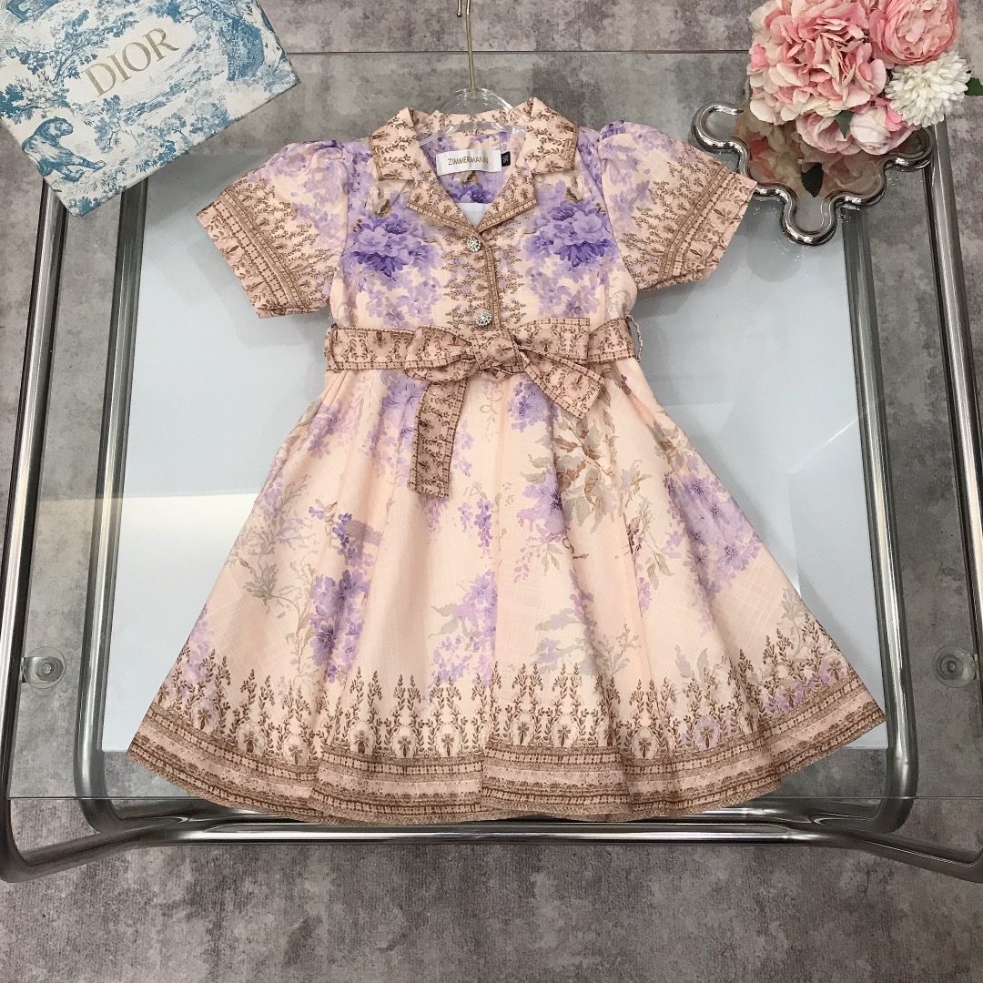 NO:212016,[Spot delivery] ZIMMERMANN Limited series Small lapel floral pattern dress Classic comprehensive printing design with color-blocked collar splicing Diamond button accessories Soft texture, smooth and comfortable, skin-friendly and not tied, excellent upper body effect, a must-have artifact for princess ~ size size 90---120-130-140-150 Counter packaging 70, clothes, skirts,19860909【现货发】  ZIMMERMANN 限定系列 小翻领碎花纹连衣裙 经典全面印花设计搭配拼色领口拼接 碎钻纽扣配饰 面料柔软质地 柔顺舒适 亲肤不扎 上身效果极好 公主的必备神器～  size尺码90---120-130-140-150 专柜包装70,衣服,skirts,,Children's