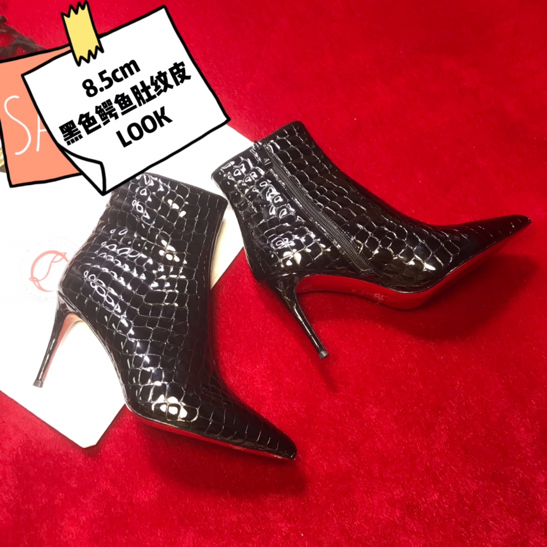 NO:100791,High-end customized 2025 autumn and winter crocodile belly boot series!  H8.5Cm, size 34-42. Leather big sole. Private mold trademark zipper. Ⅹ39-Black crocodile is better than cowhide. 6 inches. Official website picture Standard European code Reference:X39- Color:black Material:calf leather Lining:goat leather Heel height:8.5Cm Sole:leather sole Size:EUR 34-42 (US 4-11):,,christian louboutin,boots,cowhide,Leather soles19860909高端订制 2025秋冬鳄鱼肚皮靴系列！ H8.5Cm,尺码34-42码.真皮大底.私模商标拉链 .Ⅹ39-黑鳄鱼胜牛皮.6寸.官网图 标准欧码 Reference:X39- Color:black Material:calf leather Lining:goat leather Heel heigh:8.5Cm Sole:leather sole Size:EUR 34－42（US 4一11) :,,christian louboutin,boots,cowhide,Leather soles,Women's Shoes