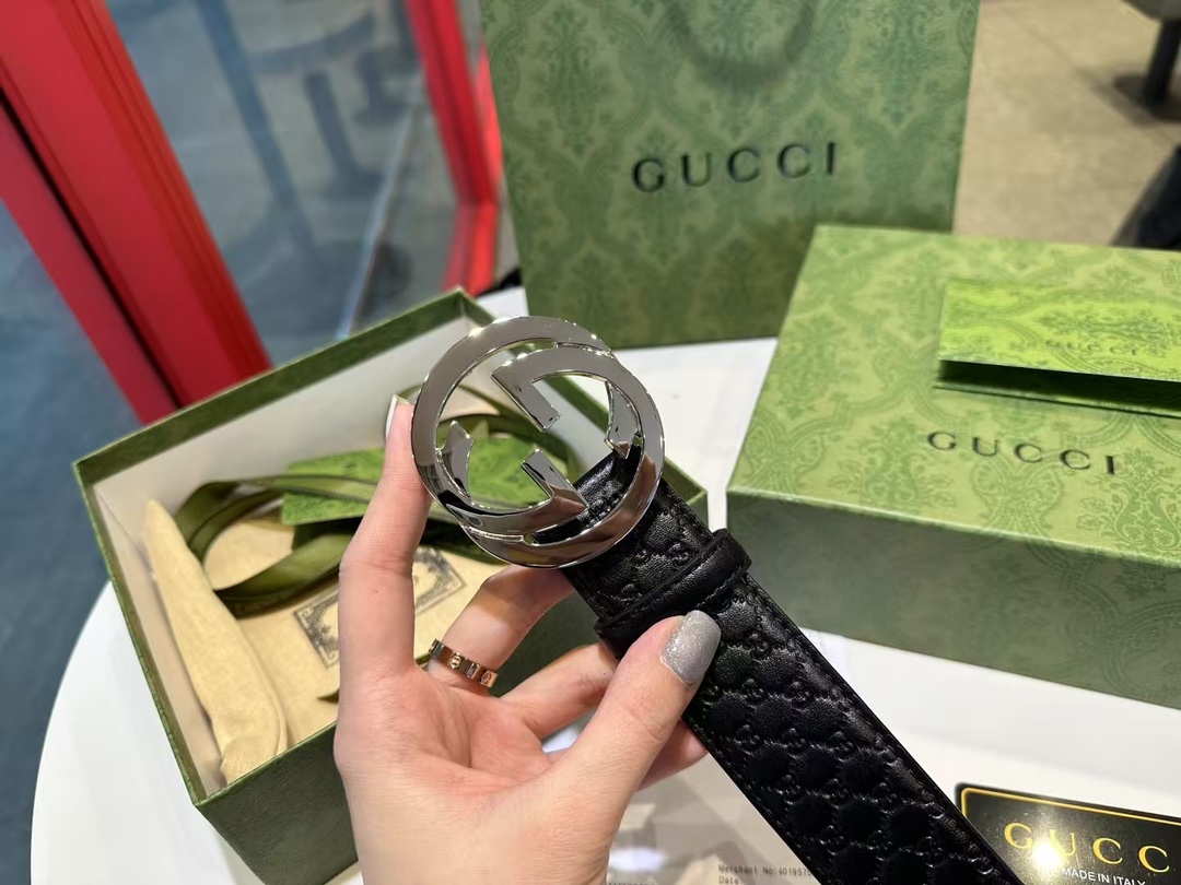 Gucci Men's Black Leather Belt with Interlocking GG Buckle, 3.5cm Width