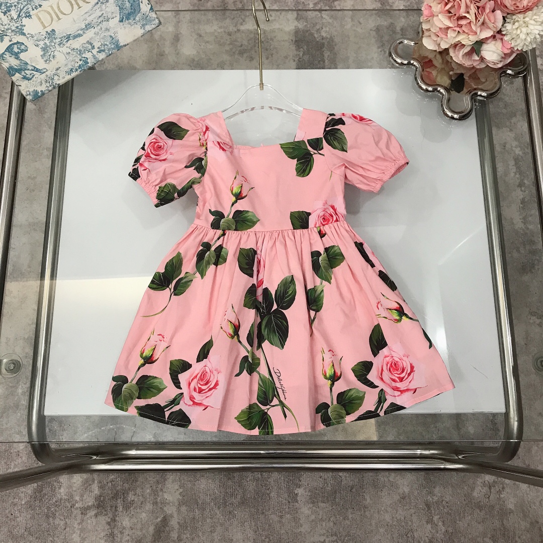 NO:212010,[Spot delivery] DOLCE & GABBAN* Children's DG Limited Series ~ Little Flying Sleeve Girls' Dress Exquisite Printing Craft Pink Rose Chiffon Satin Full Floral Color Printing Pure Cotton Inner Smooth and Comfortable Skin-friendly No Tightness Excellent Upper Body Effects A must-have artifact for the princess~ Size Size 66-73-80-90-【CM】 Counter Packaging 70, Clothes, Dolce & Gabbana, Dolce & Gabbana, Skirts, Silk Fabric,19860909【现货发】   DOLCE & GABBAN* 小童款DG 限定系列～小飞袖女童连衣裙 精致印花工艺粉色玫瑰花雪纺绸缎全面花卉彩印 纯棉内搭 柔顺舒适 亲肤不扎 上身效果极好 公主的必备神器～  size尺码66-73-80-90-【CM】 专柜包装70,衣服,Dolce&Gabbana,Dolce&Gabbana,skirts,silk fabric,,Children's