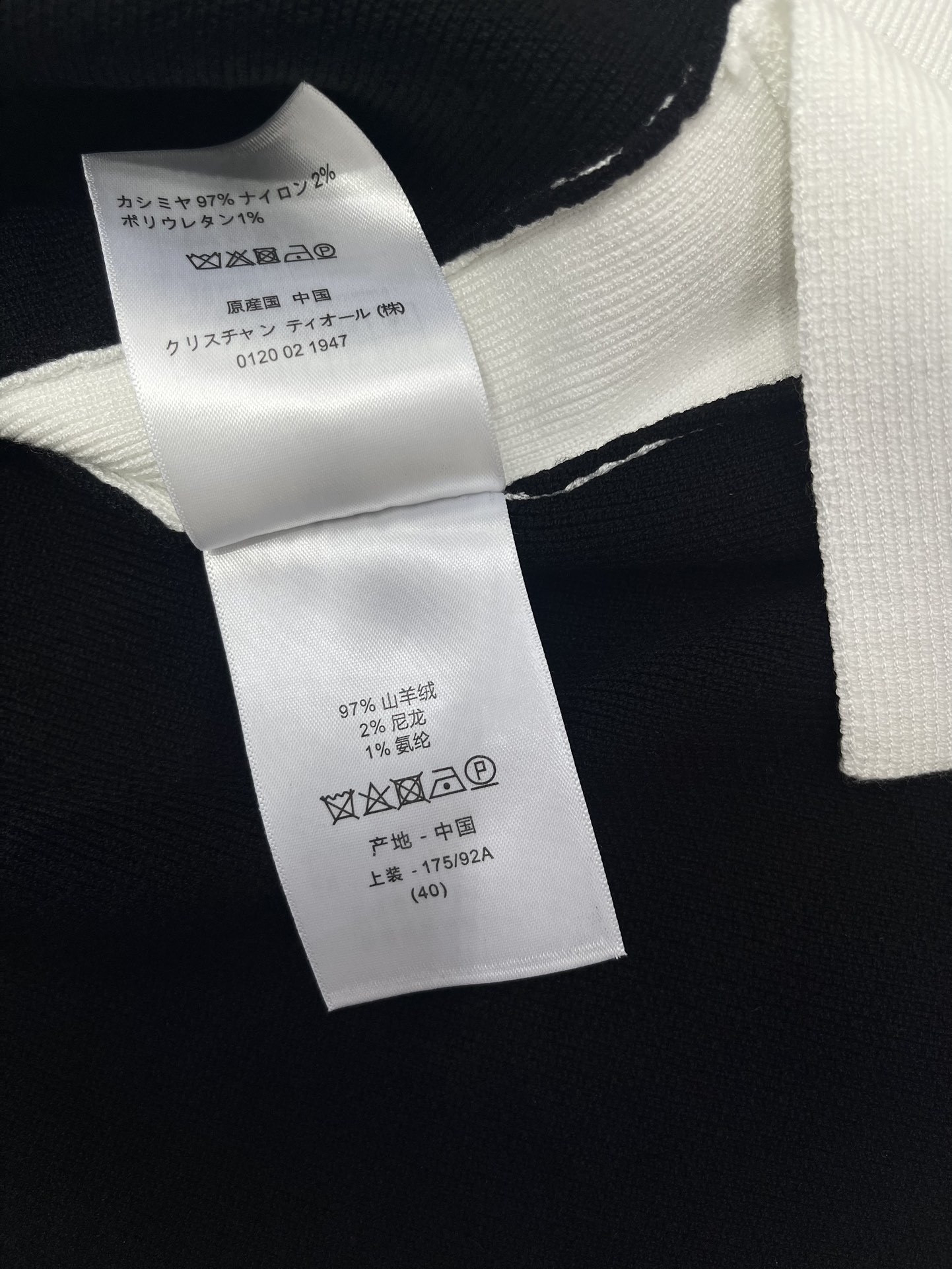 𝗗𝗜𝗢𝗥* 迪奧春夏新款
字母刺绣拼接修身显瘦圆领短袖连衣裙
👗裙子是圆领短袖的设计,简约又不失优雅