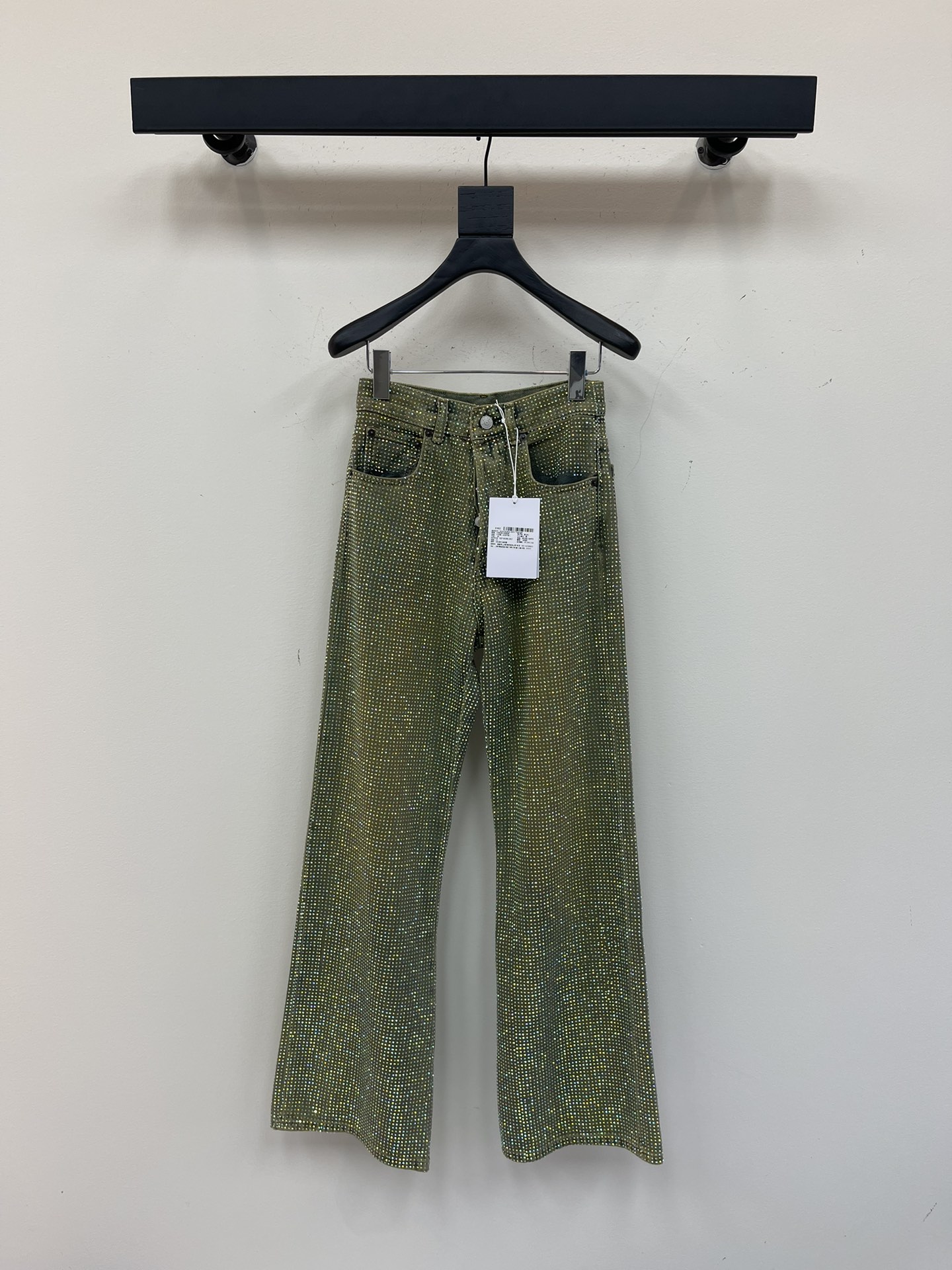 NO:331962,Acne Studio* crystal flash diamond loose wide-leg jeans super invincible heavy industry model adopts straight-fit mid-waist wide-leg design embellished with crystal full diamond studs Medium blue washing effect with coloring effect. Size SML,,acne studios,jeans,alexander wang19860909Acne Studi*水晶闪钻宽松阔腿牛仔裤 超级无敌重工款 采用直筒版型 中腰阔腿设计 点缀水晶满钻饰钉 中蓝水洗效果,带有着色效果. 尺码SML,,acne studios,jeans,alexander wang,Women's clothing